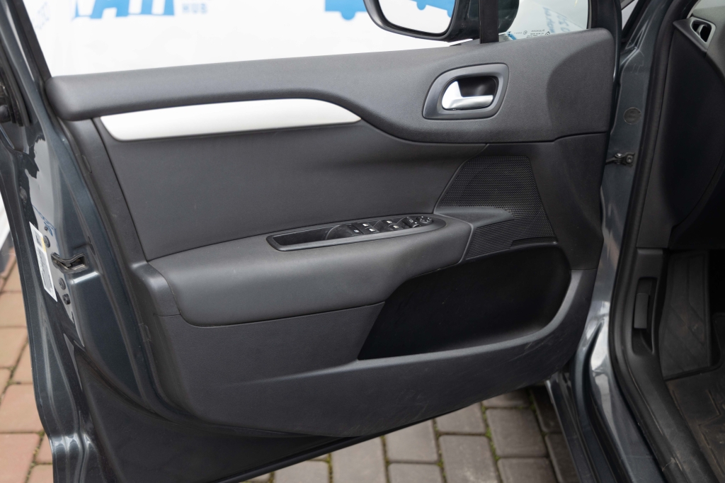 Citroen C4 2015 фото 10