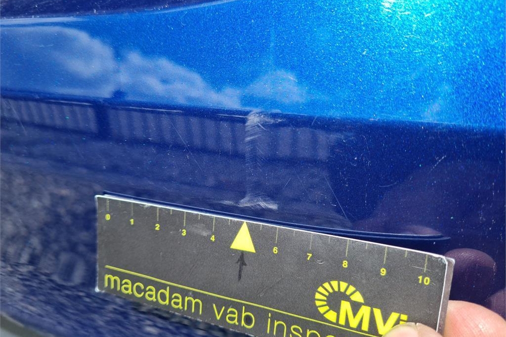 Jaguar XE 2016 фото 14