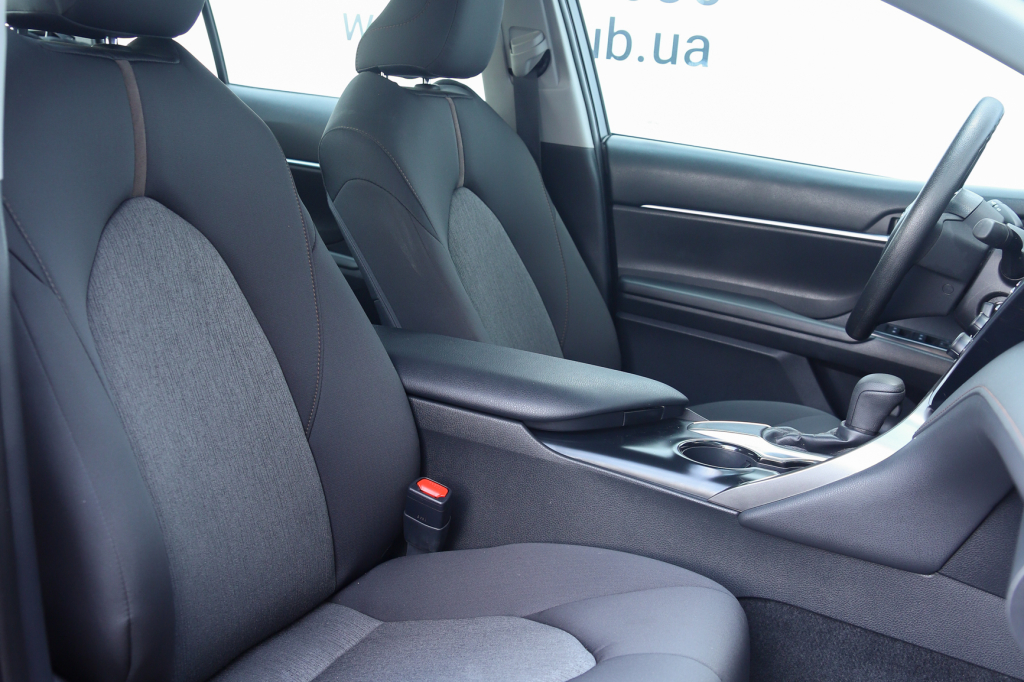 Toyota Camry LE 2017 фото 5