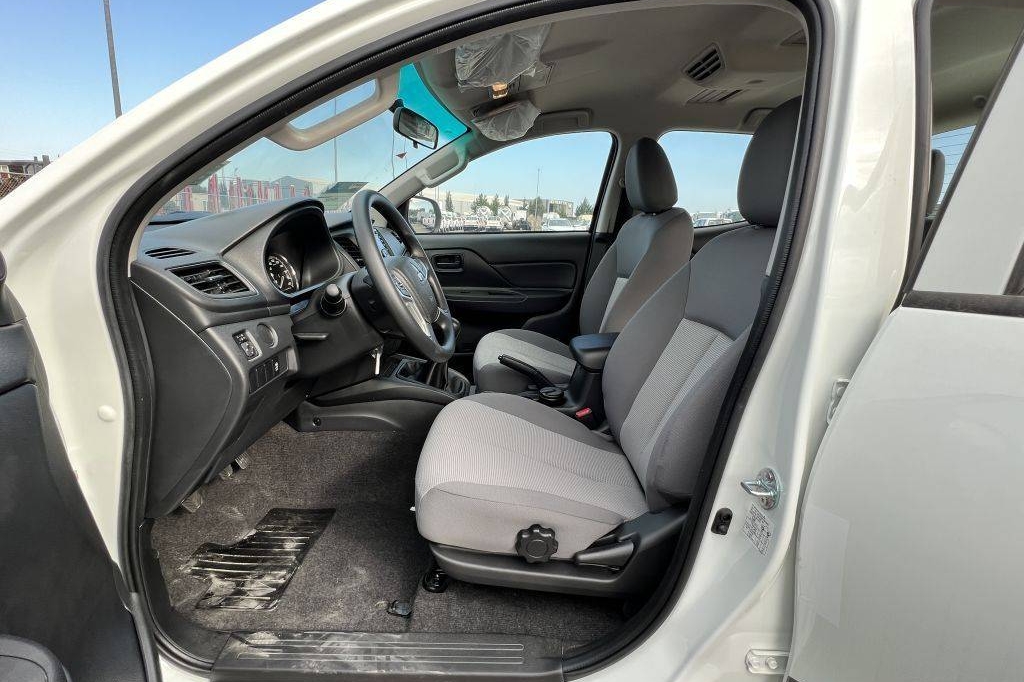 Mitsubishi L200 4x4 2.5D GLX Double Cab 2023 фото 8