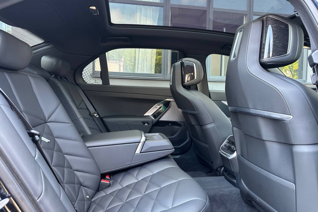 BMW 7 Series 740d MHEV Steptronic xDrive 2022 фото 21