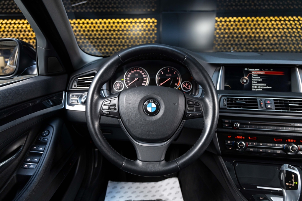 BMW 5 Series 2015 photo 21