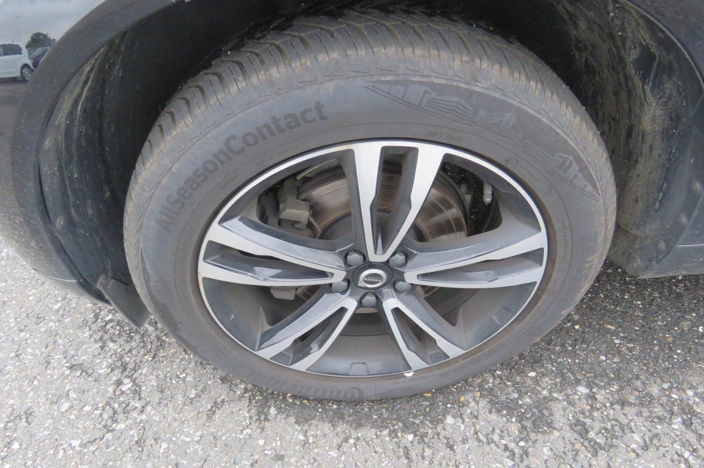 Volvo XC60 2020 фото 8