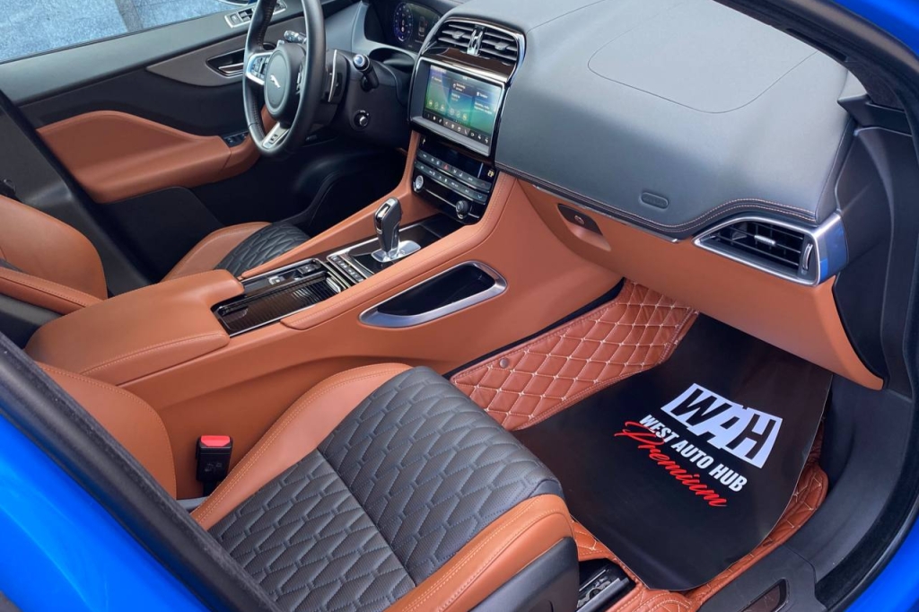 Jaguar F-Pace SVR 2020 photo 11