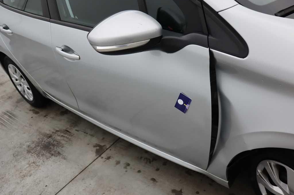 Peugeot 208 2017 photo 11