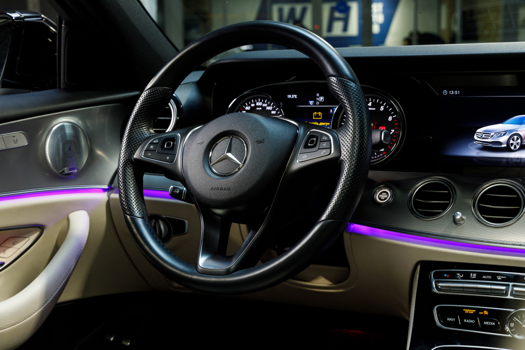 Mercedes-Benz E 200 4Matic AMG Line фото 8