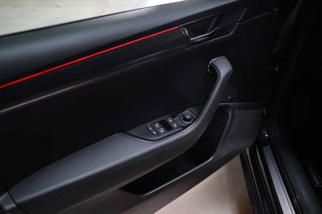 Skoda Superb 2022 фото 35