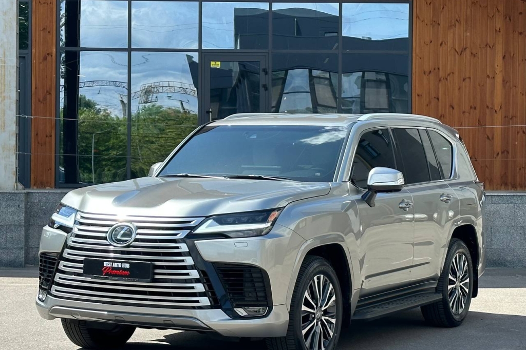 Lexus LX 500d 2022 photo 2