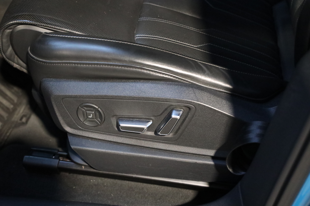 Audi e-tron S 2020 фото 29