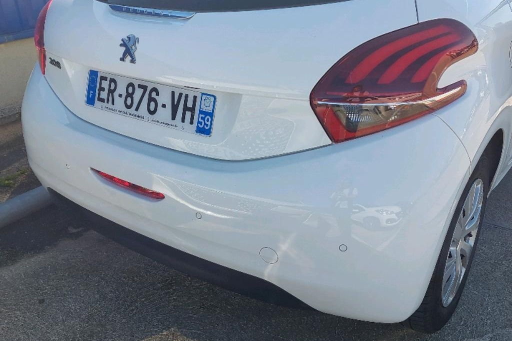 Peugeot 208 2017 фото 28