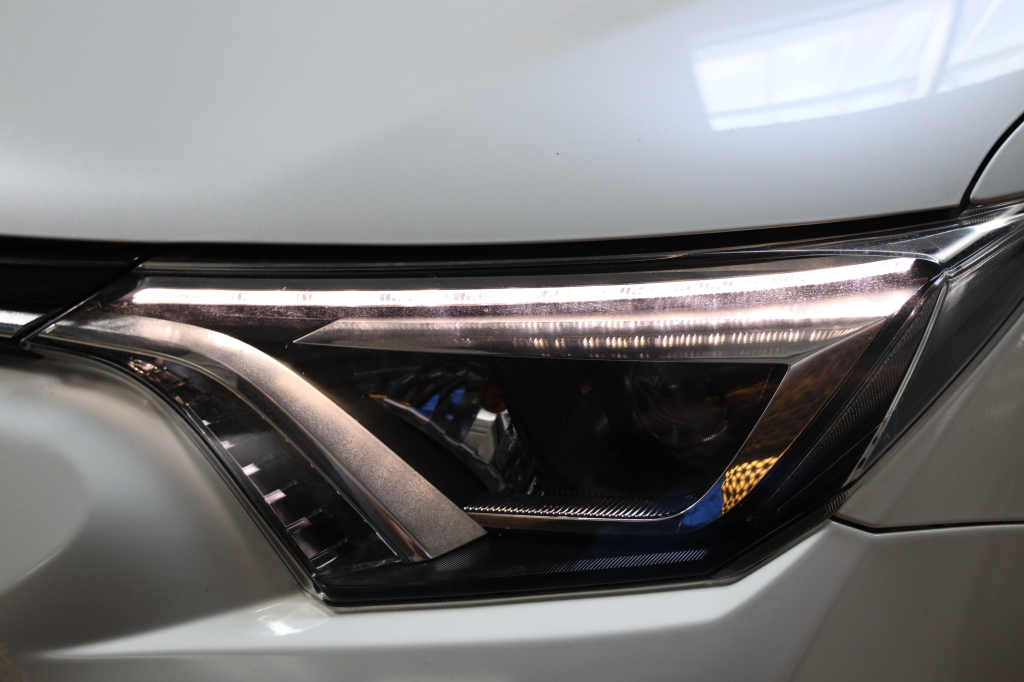 Toyota RAV4 2017 фото 33