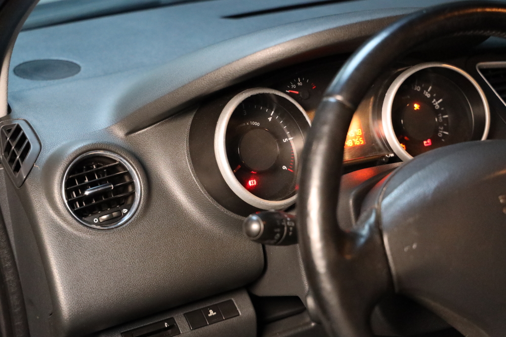 Peugeot 5008 2010 photo 14