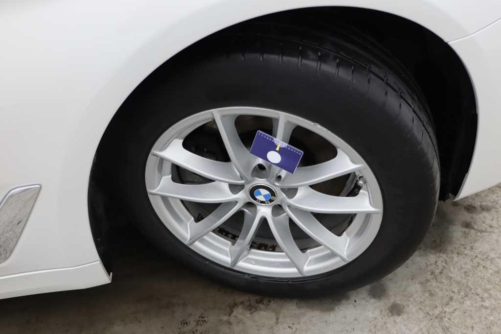 BMW 5 Series 2018 photo 9