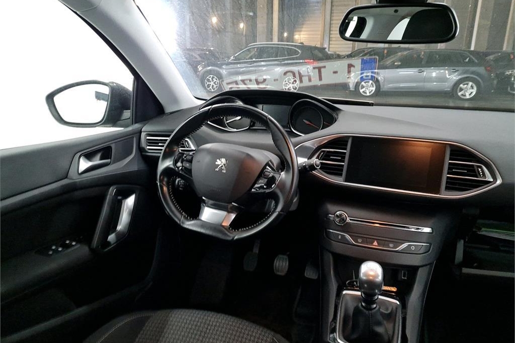 Peugeot 308 2017 фото 4