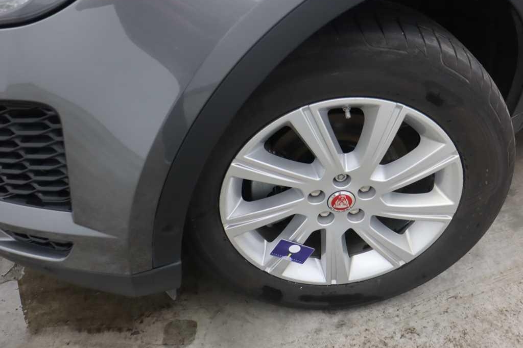 Jaguar E-Pace 2018 фото 20