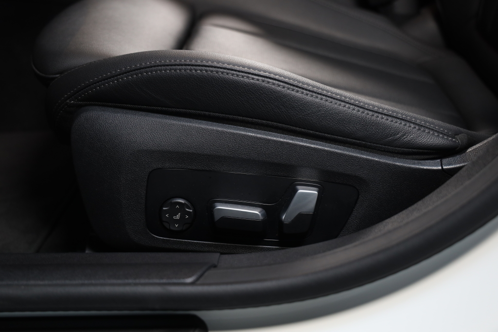 BMW i4 2023 фото 12