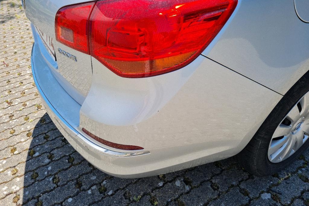 Opel Astra Sports Tourer 2015 photo 21