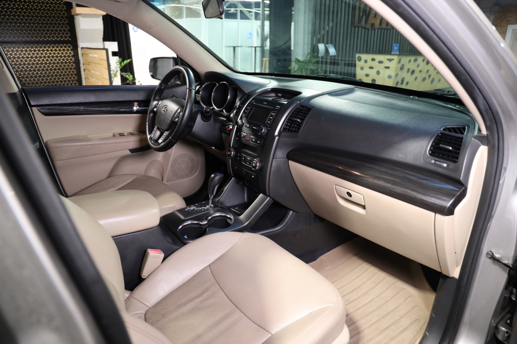 Kia Sorento 2012 photo 17