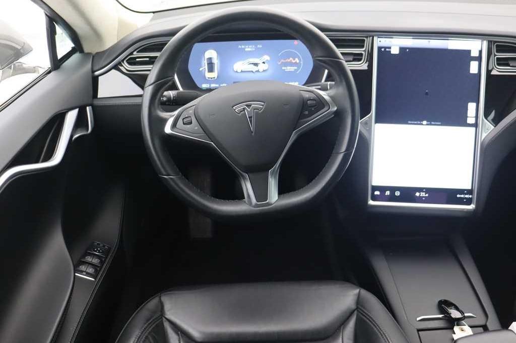 Tesla Model S 2016 фото 2