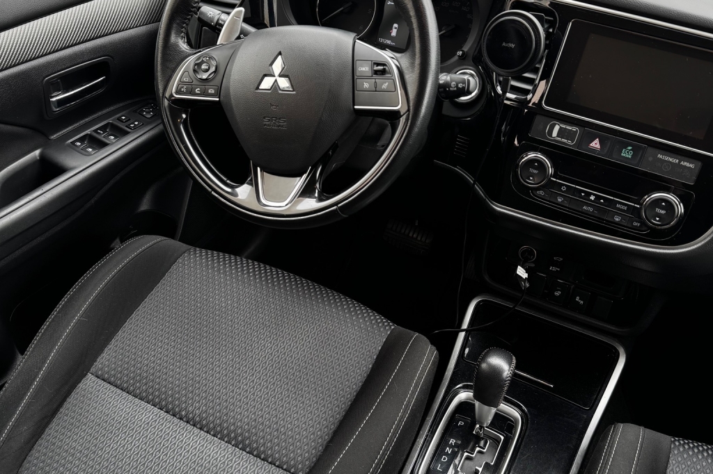 Mitsubishi Outlander 2017 фото 8