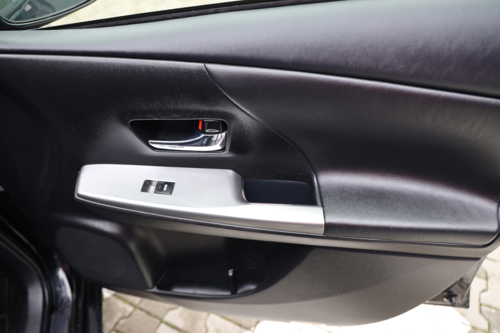 Toyota Prius Prime 2016 фото 33