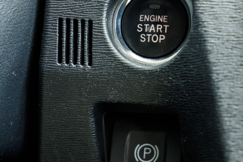 Toyota Avensis 2014 фото 10