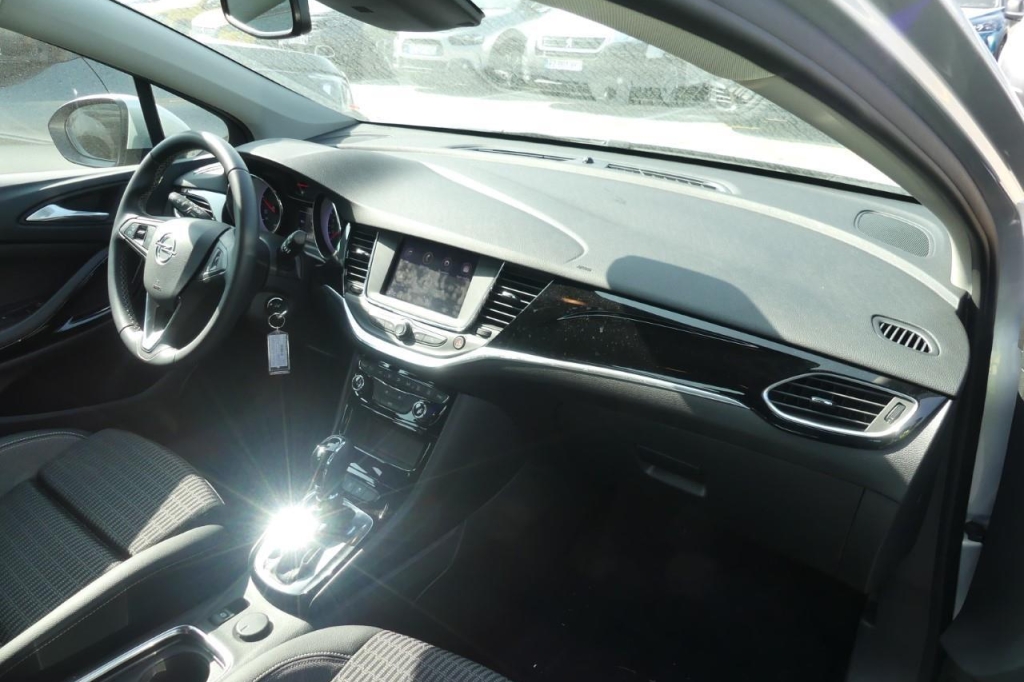 Opel Astra 2020 photo 1