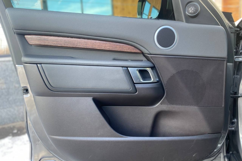 Land Rover Discovery 2017 photo 6