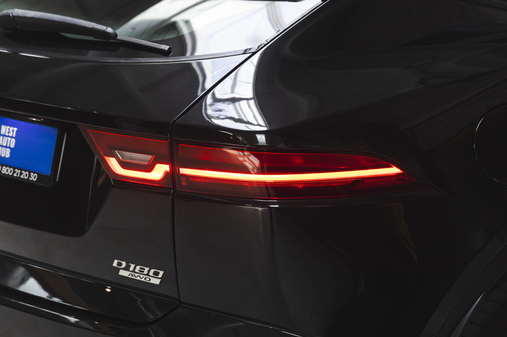 Jaguar E-Pace 2018 фото 10