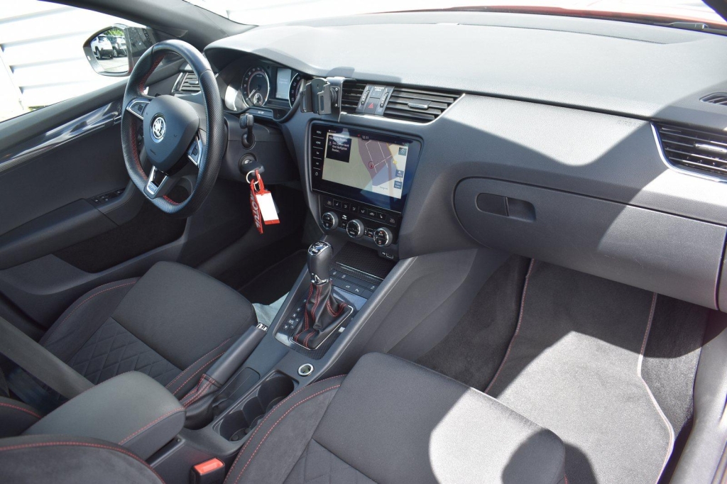 Skoda Octavia Combi RS 2018 photo 7