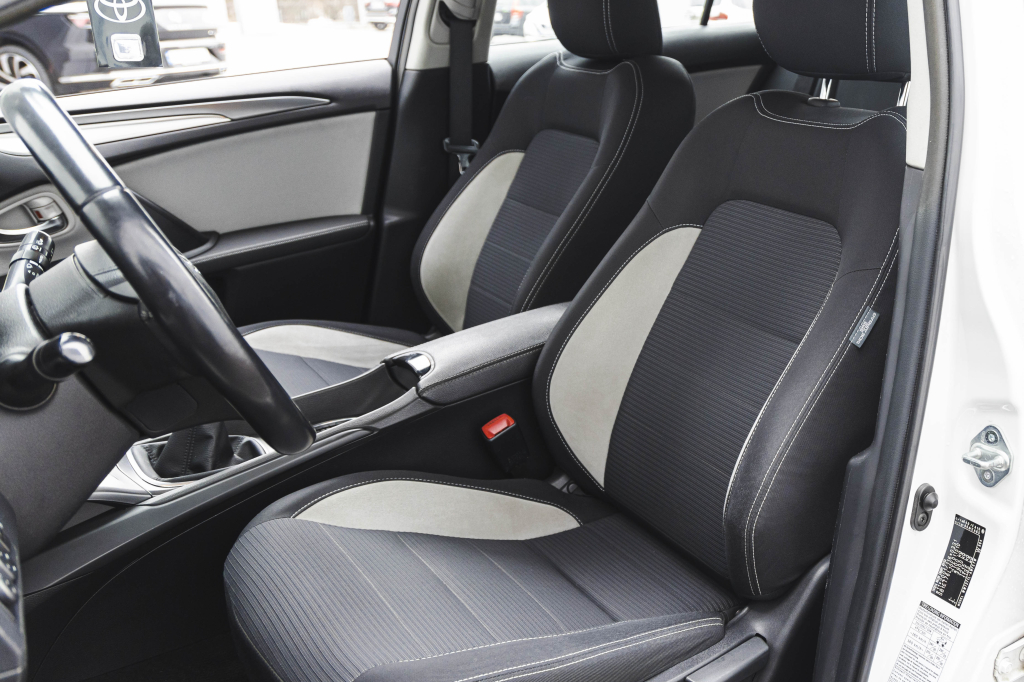 Toyota Avensis 2016 фото 15