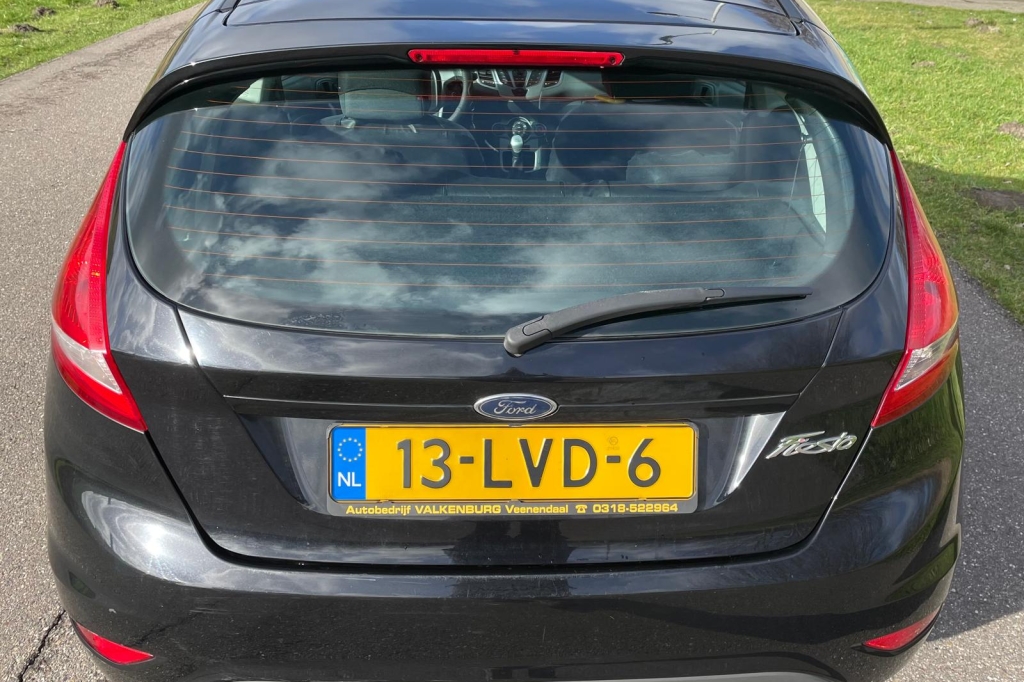 Ford Fiesta 2011 фото 11