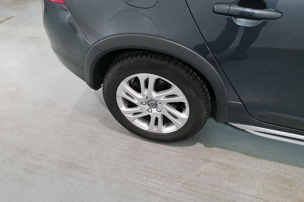 Volvo V60 Cross Country 2017 фото 11