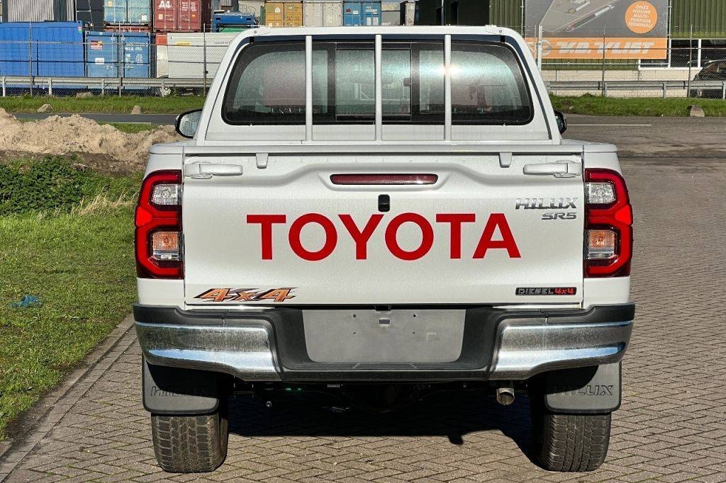 Toyota Hilux GLX SR5 4X4 2.4D 2023 фото 4