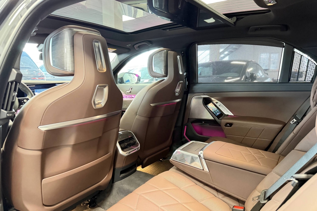 BMW i7 2024 фото 7
