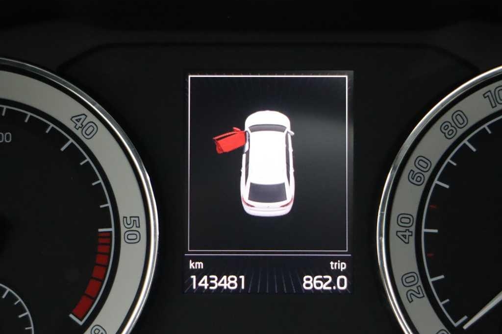 Skoda Superb Combi 2016 фото 2