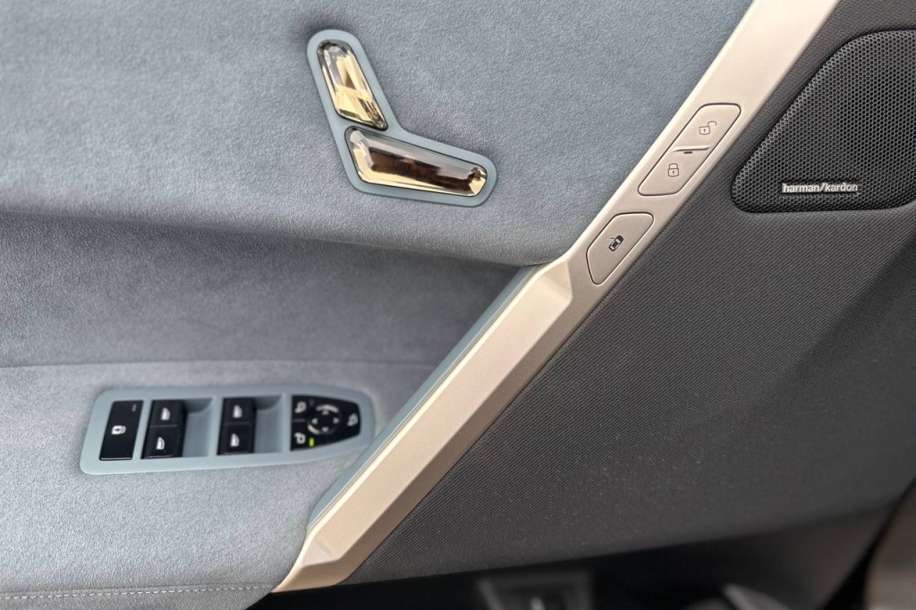 BMW iX 2021 photo 11