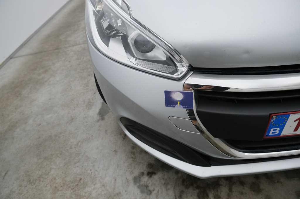 Peugeot 208 2017 фото 42