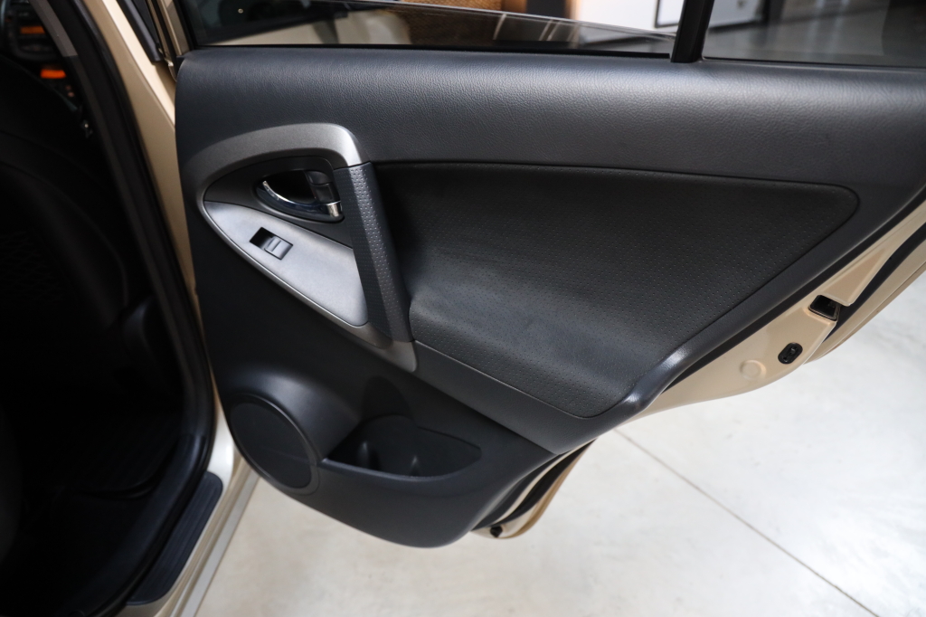 Toyota RAV4 2011 photo 27