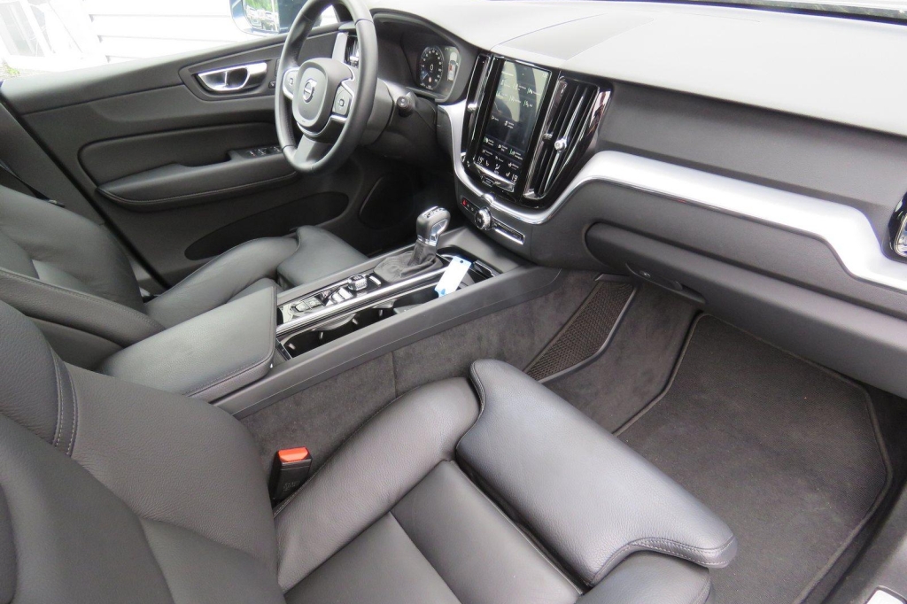 Volvo XC60 2020 photo 9