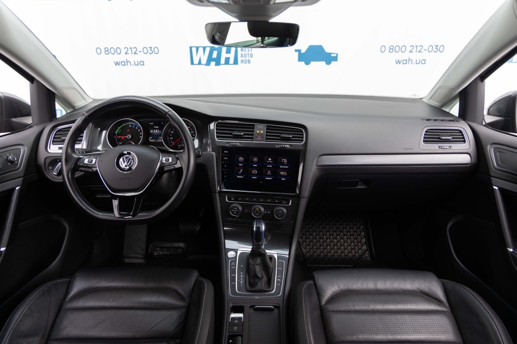 Volkswagen e-Golf 2018 фото 23