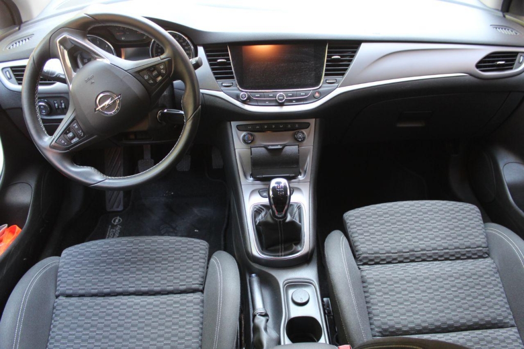 Opel Astra Sports Tourer 2017 фото 5