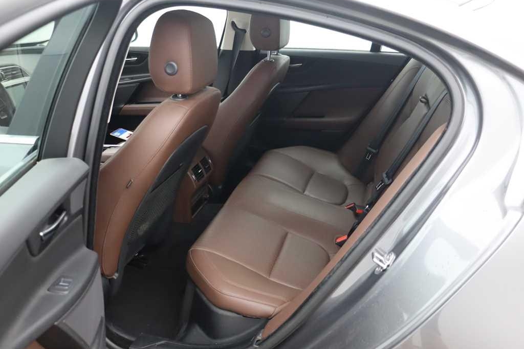 Jaguar XE 2015 фото 1