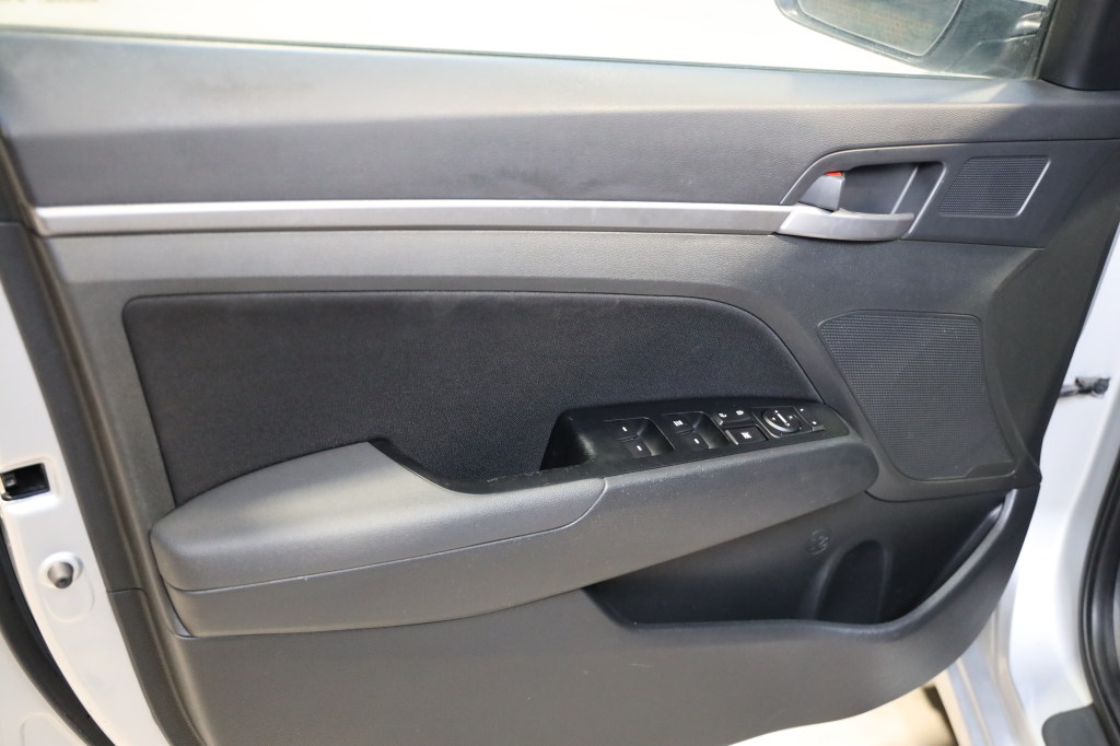 Hyundai Elantra 2016 фото 32