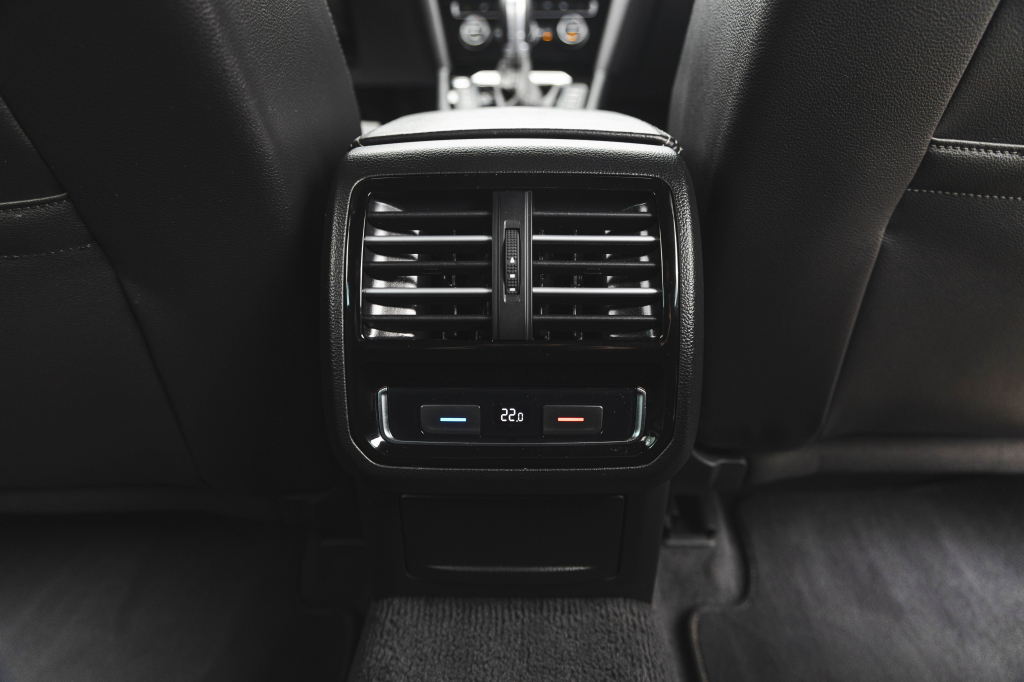 Volkswagen Passat BiTDi 4Motion 2016 photo 38