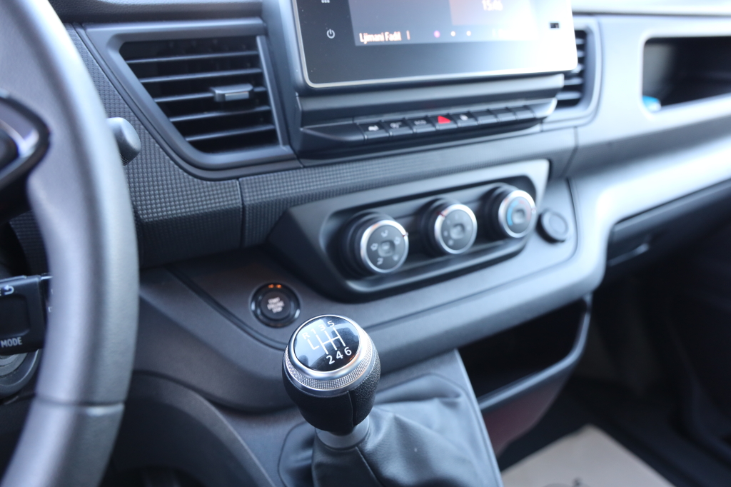 Renault Trafic 2023 фото 23