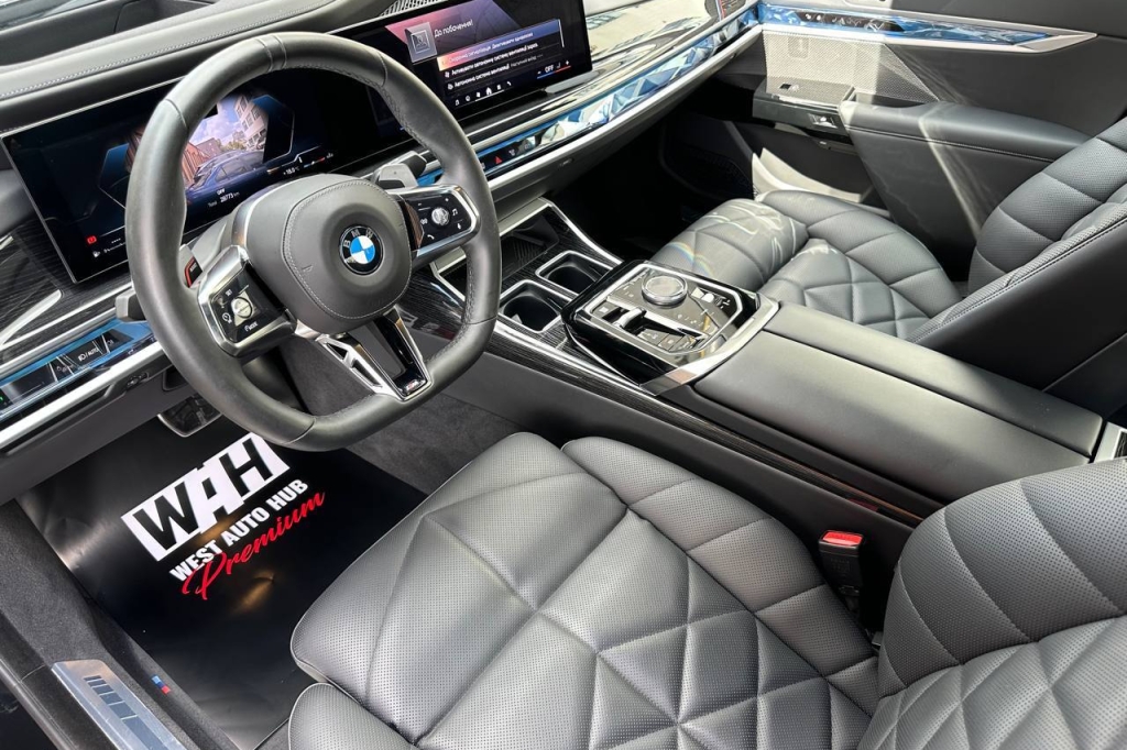 BMW 7 Series 740d 2024 фото 11