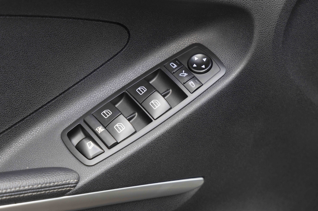 Mercedes-Benz M-Class ML500 W164 2006 photo 39