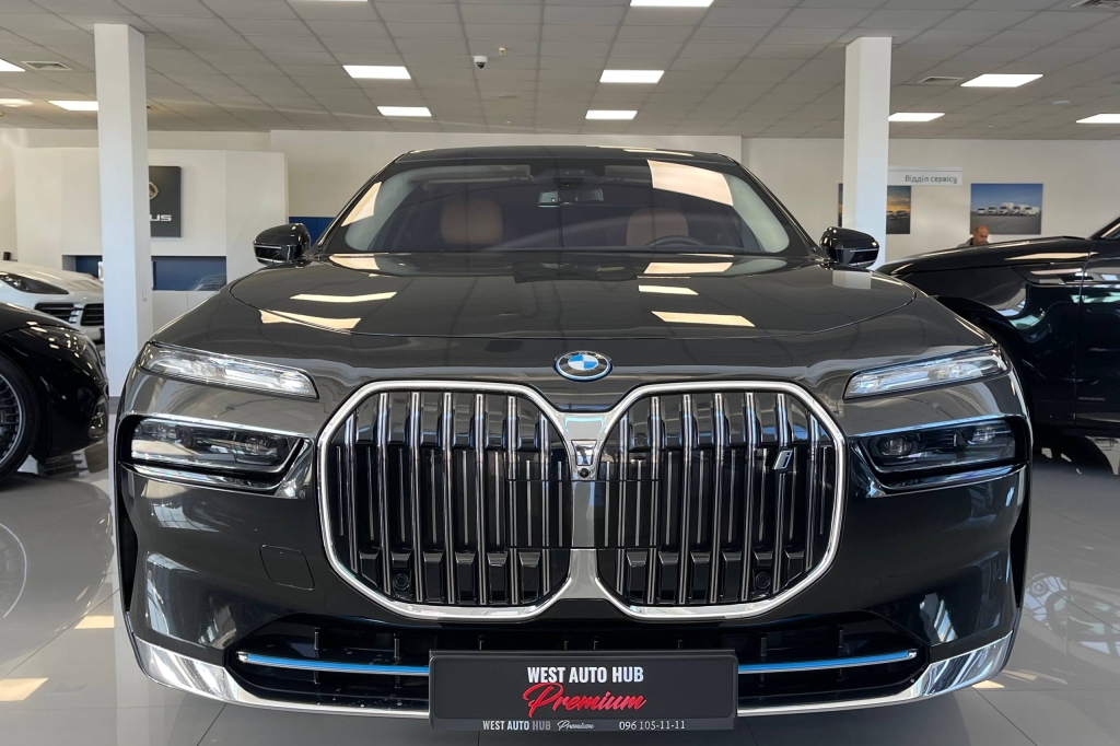 BMW i7 xDrive60 2023 фото 2