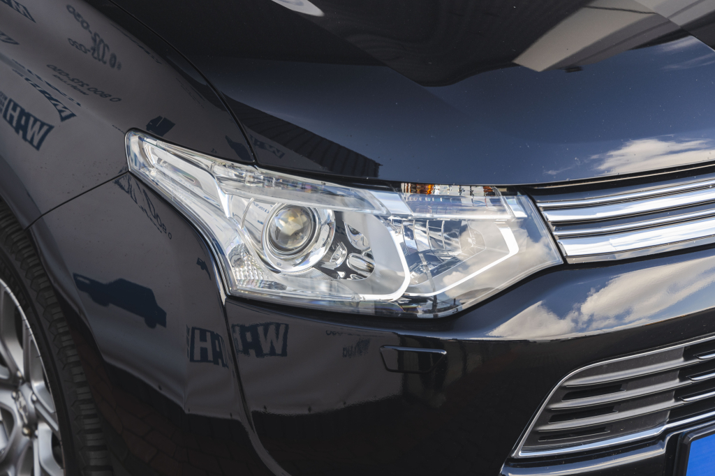 Mitsubishi Outlander PHEV Plug-In Hybrid 2013 photo 4